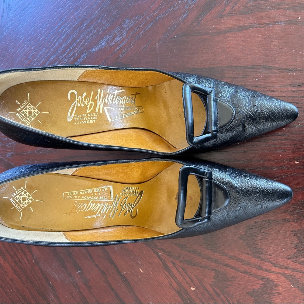 Black Pointed Toe Buckle Pumps